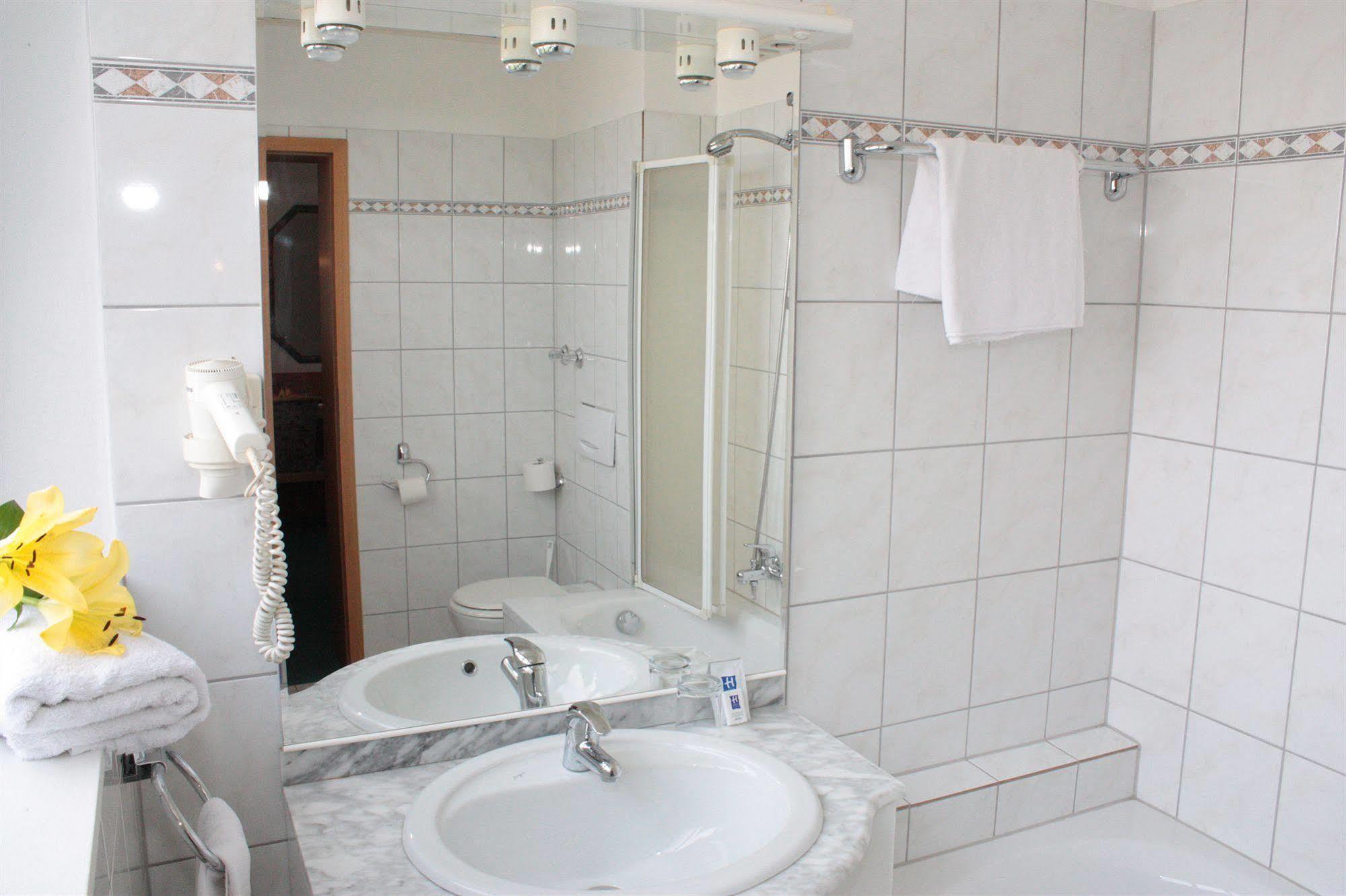 Hotel Mainbogen Offenbach am Main Buitenkant foto