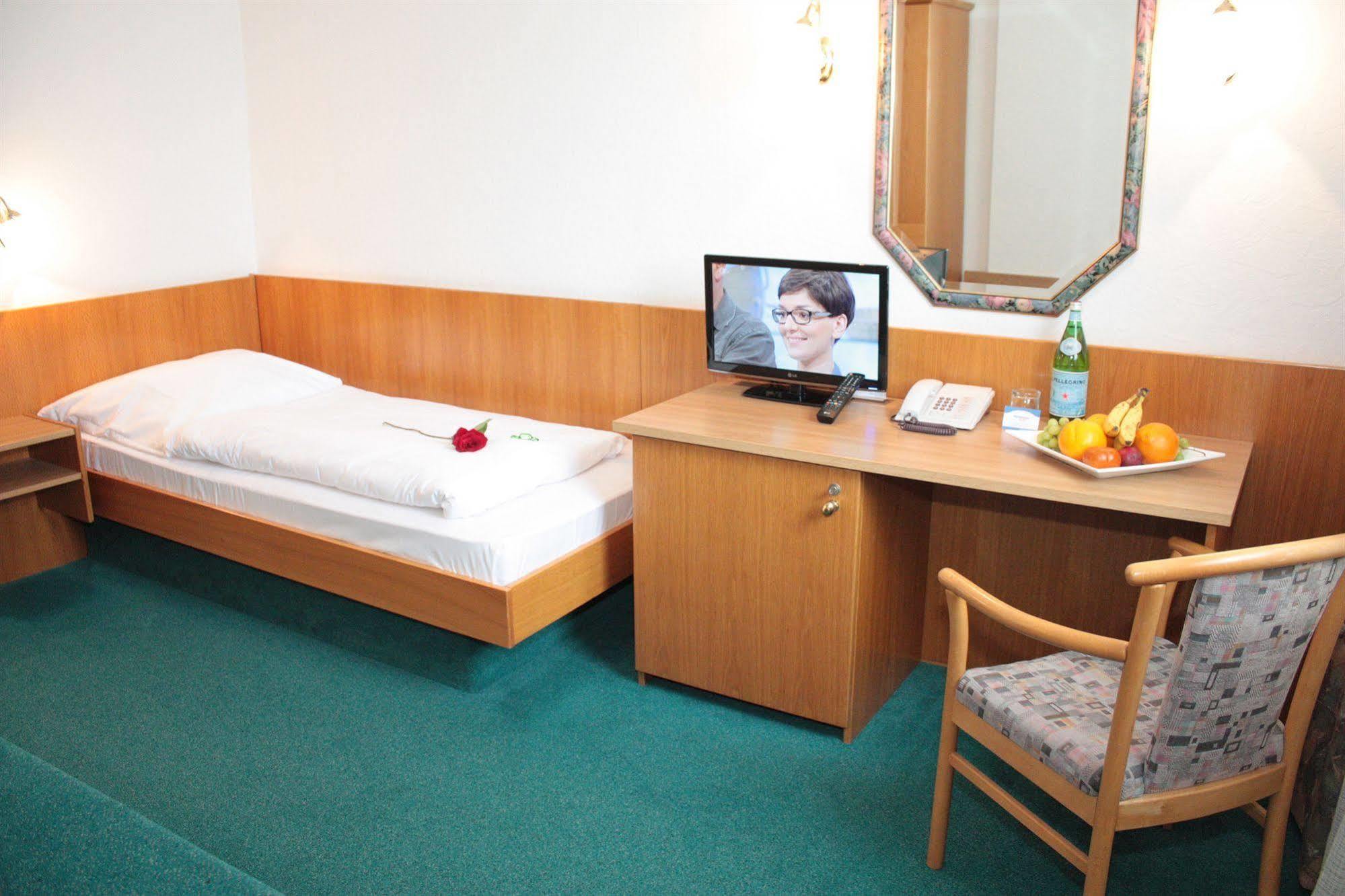 Hotel Mainbogen Offenbach am Main Buitenkant foto